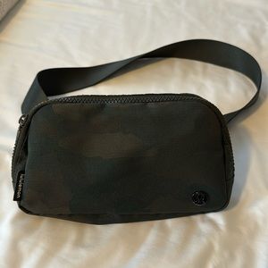 Lululemon Everywhere Belt Bag 1L